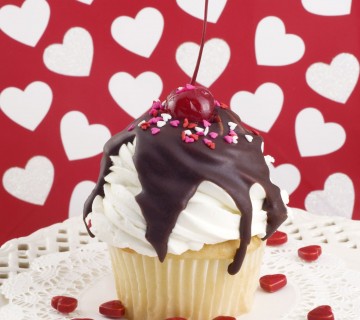 mini tortica s češnjo za valentinovo
