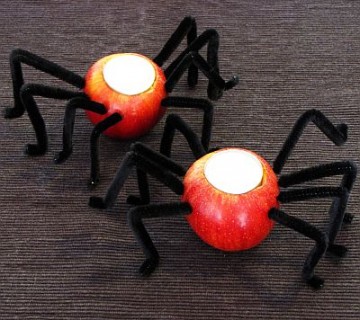 svečniki iz jabolk v obliki pajka